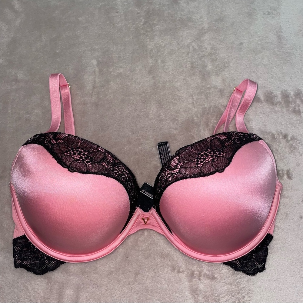 Victoria’s Secret very sexy push up bra size 32DD